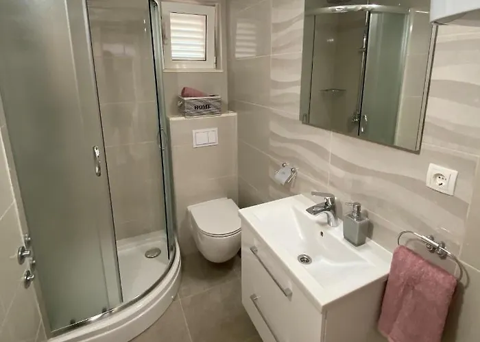 Vujic- Dolac 트로기르