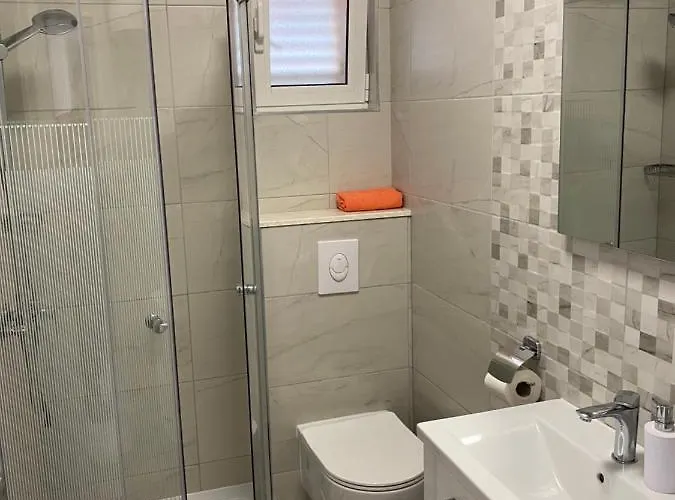 Vujic- Dolac * 트로기르