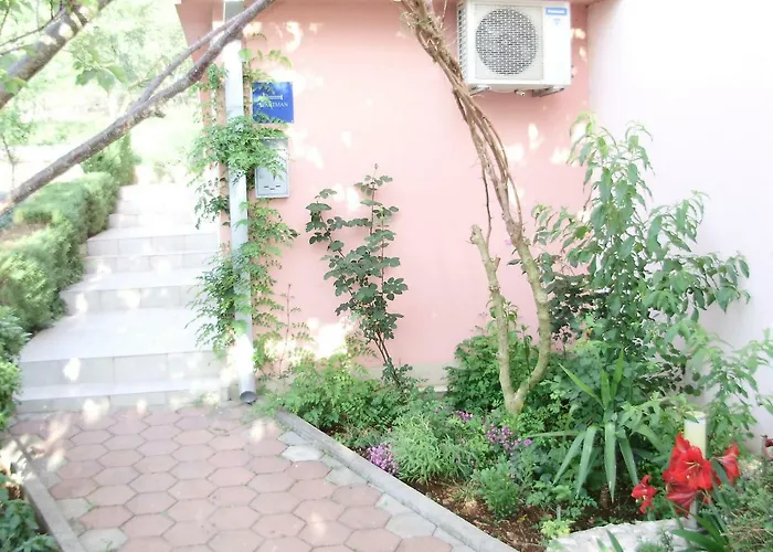 Vujic- Dolac 트로기르