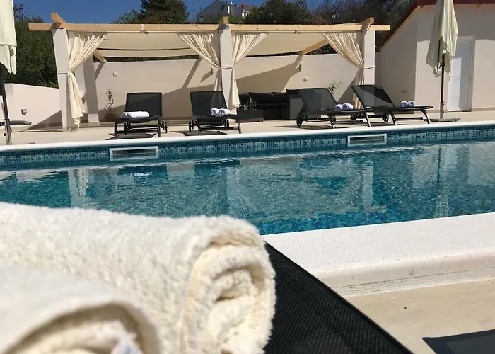 Vujic- Dolac * 트로기르