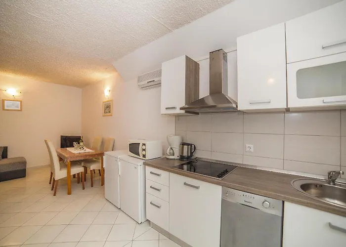 Vujic- Dolac * 트로기르