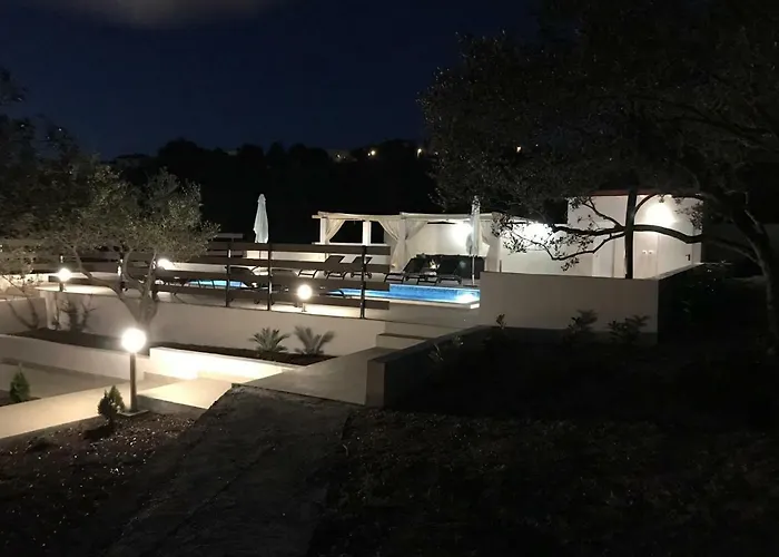 Vujic- Dolac 트로기르