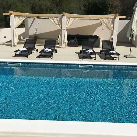 Vujic- Dolac Τρογκίρ